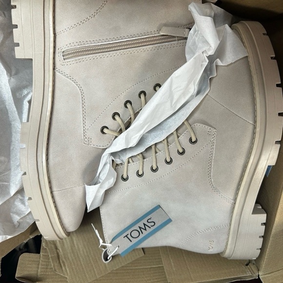 Toms Shoes - TOMS Women’s size 9.5 Alaya Round Toe Lace up boots with zipper side